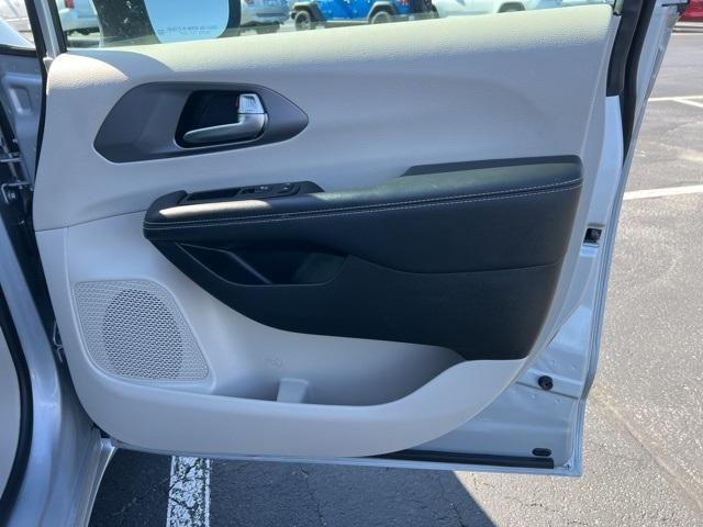 2023 Chrysler Pacifica Vehicle Photo in GREEN BAY, WI 54304-5303