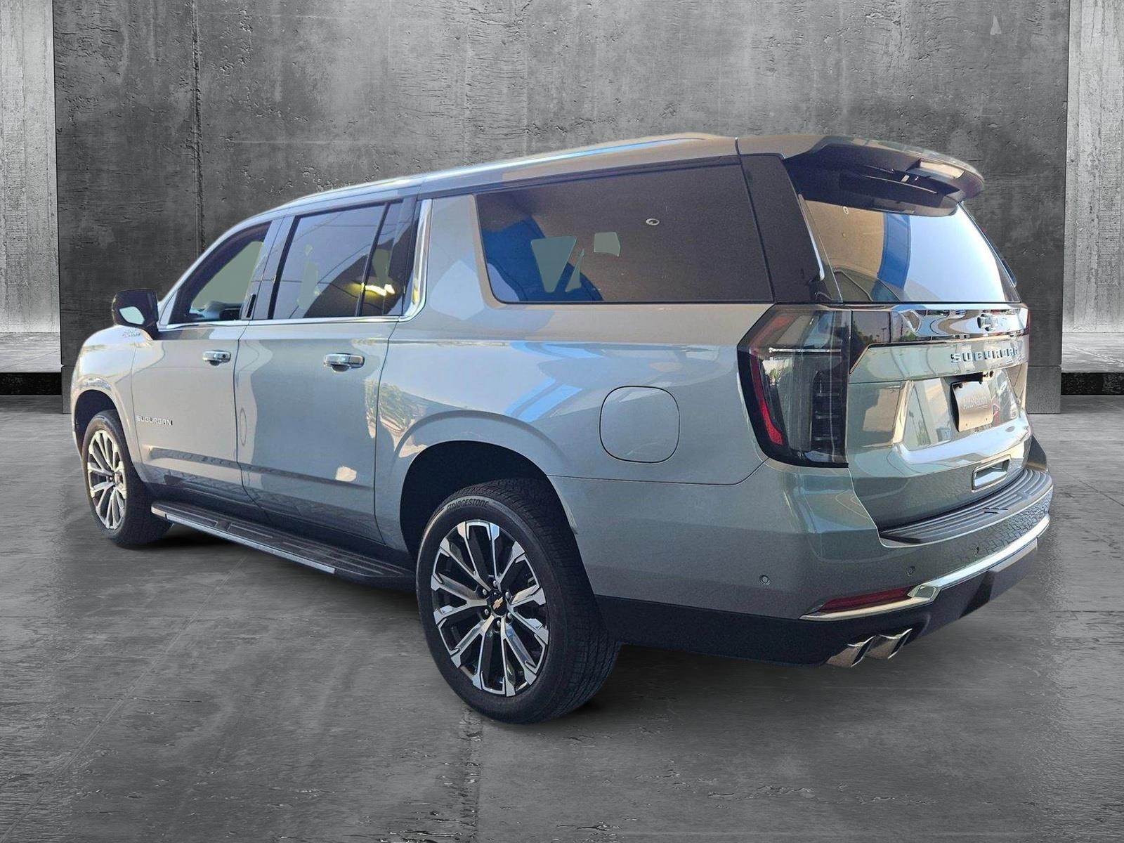 2025 Chevrolet Suburban Vehicle Photo in GILBERT, AZ 85297-0446