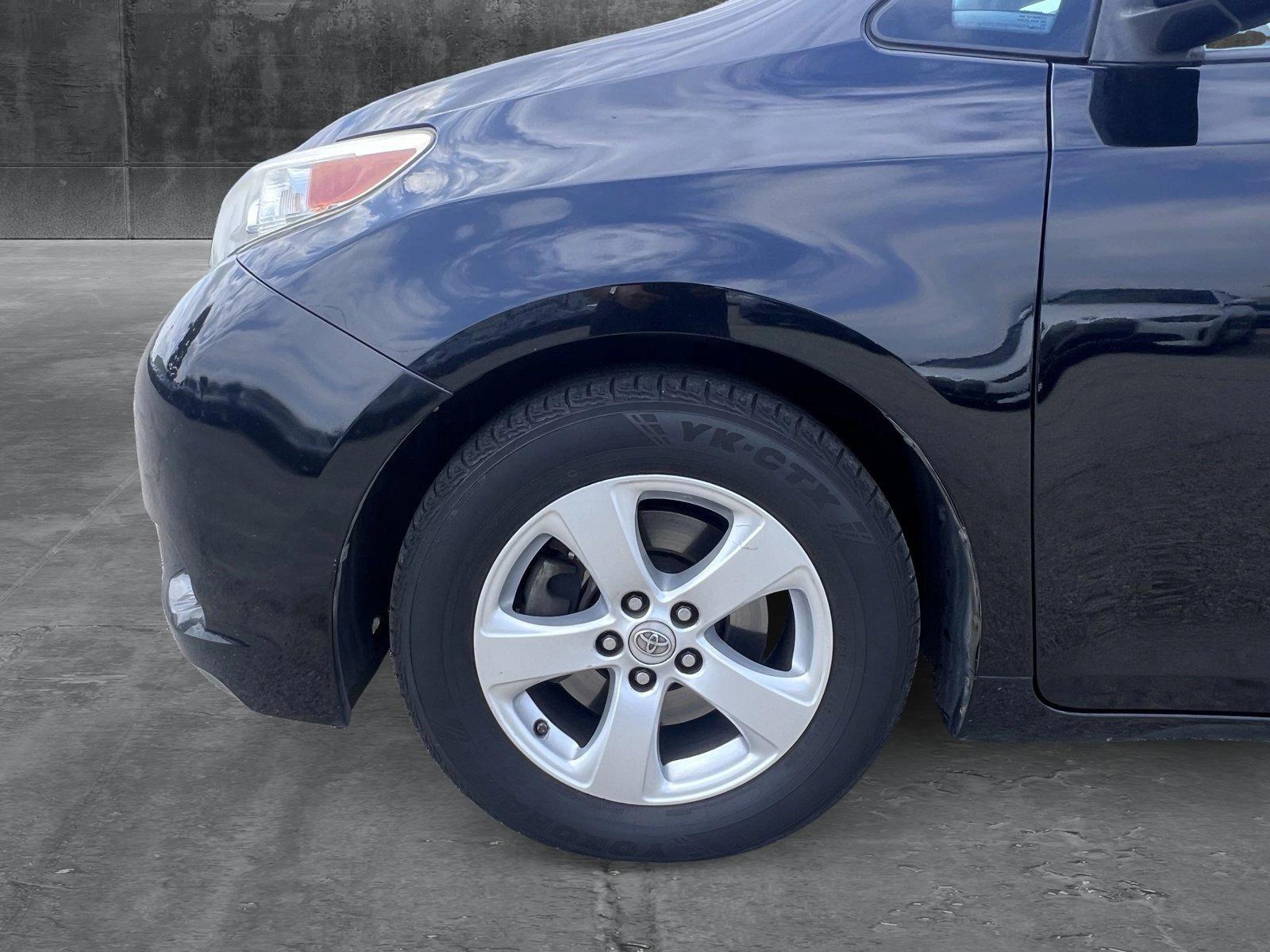 2015 Toyota Sienna Vehicle Photo in Santa Clarita, CA 91355