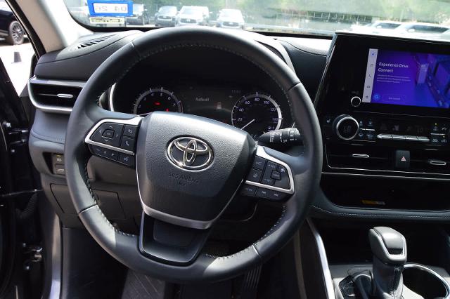 2024 Toyota Highlander Vehicle Photo in Houston, TX 77090