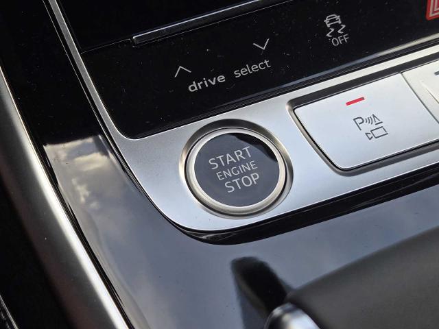 2025 Audi Q7 Vehicle Photo in SUGAR LAND, TX 77478