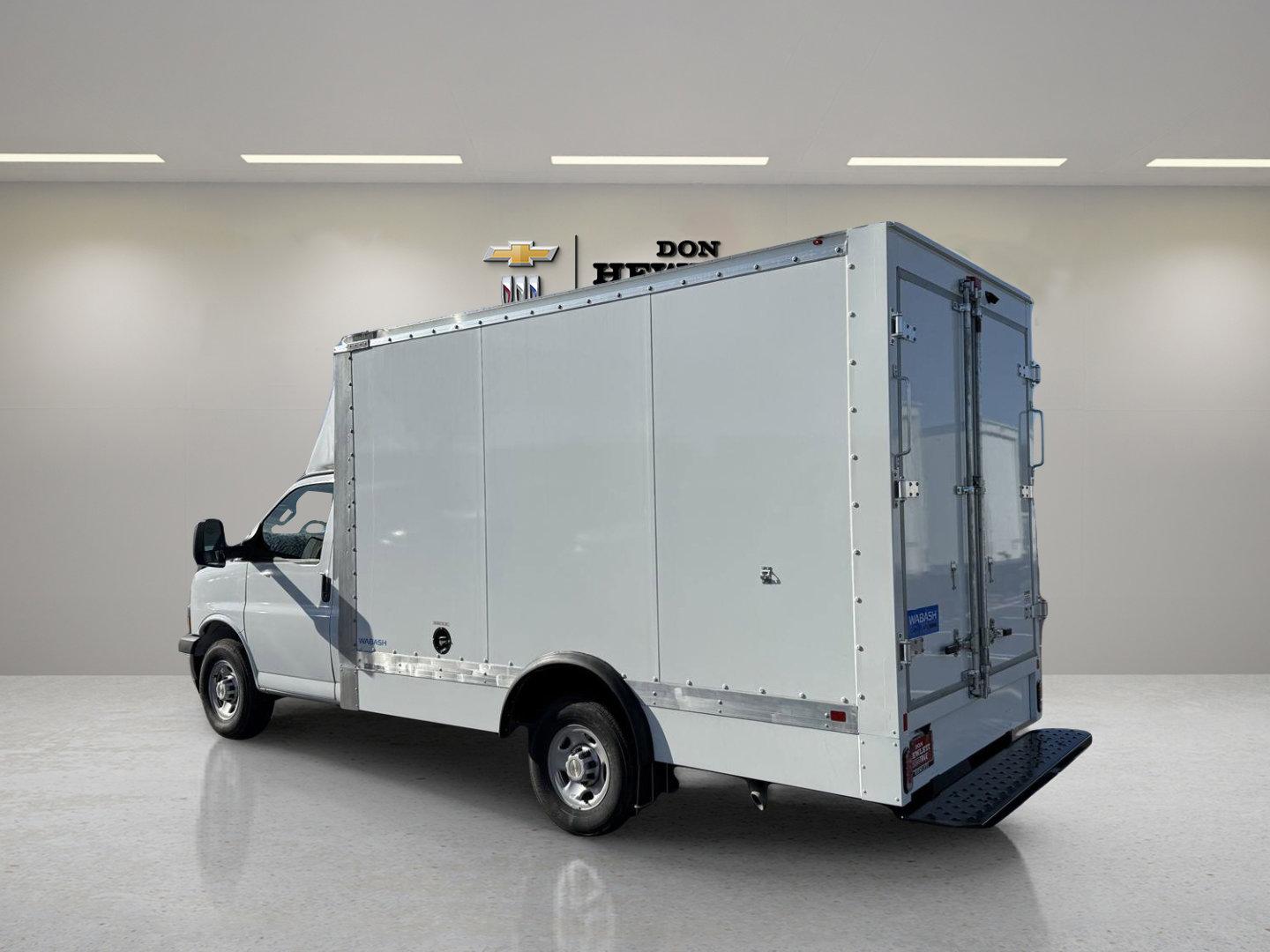 2024 Chevrolet Express Cutaway 3500 Vehicle Photo in GEORGETOWN, TX 78626-7508