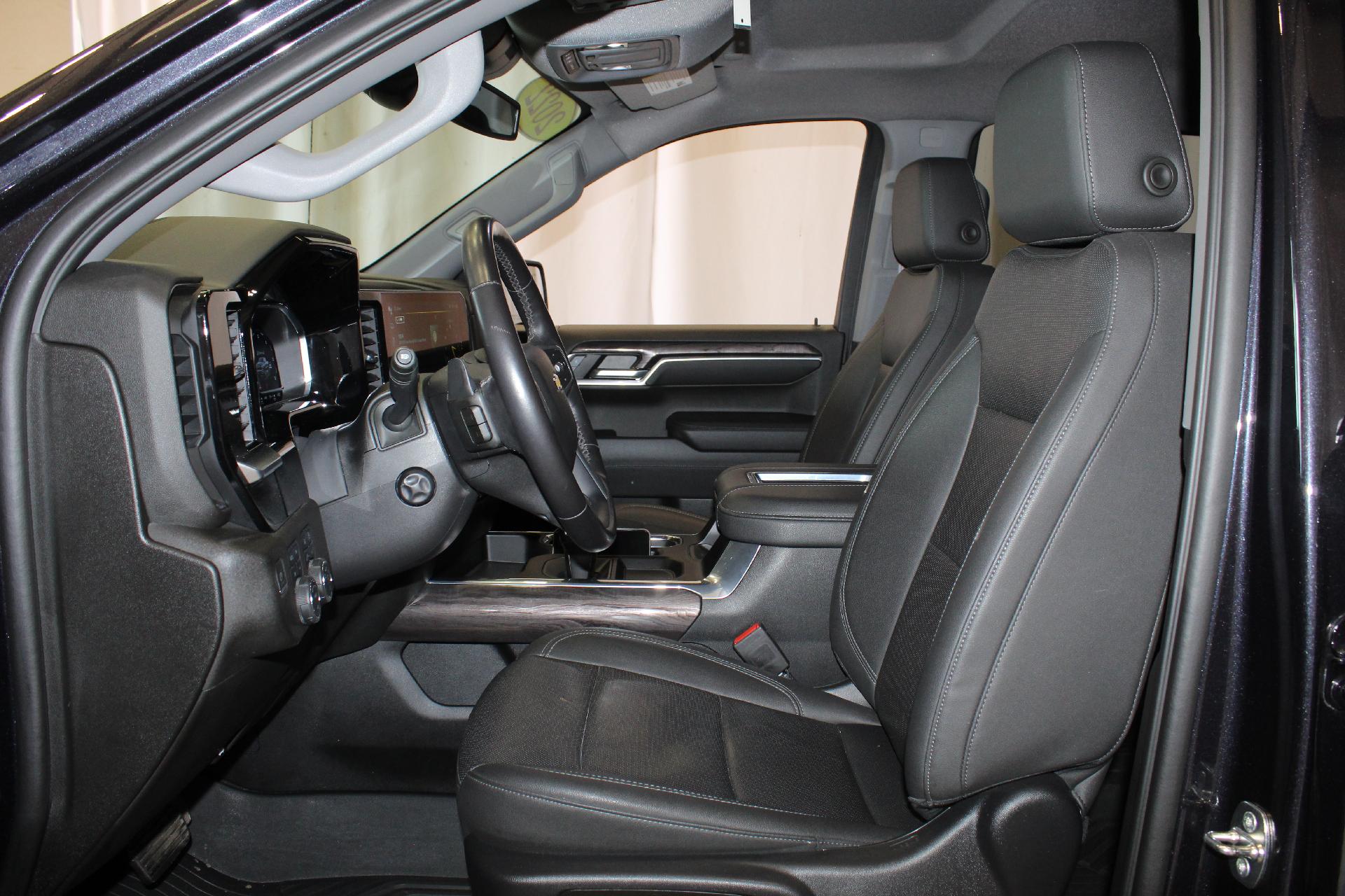 2022 Chevrolet Silverado 1500 Vehicle Photo in NORTHAMPTON, MA 01060-1120
