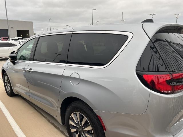 2024 Chrysler Pacifica Vehicle Photo in San Antonio, TX 78230
