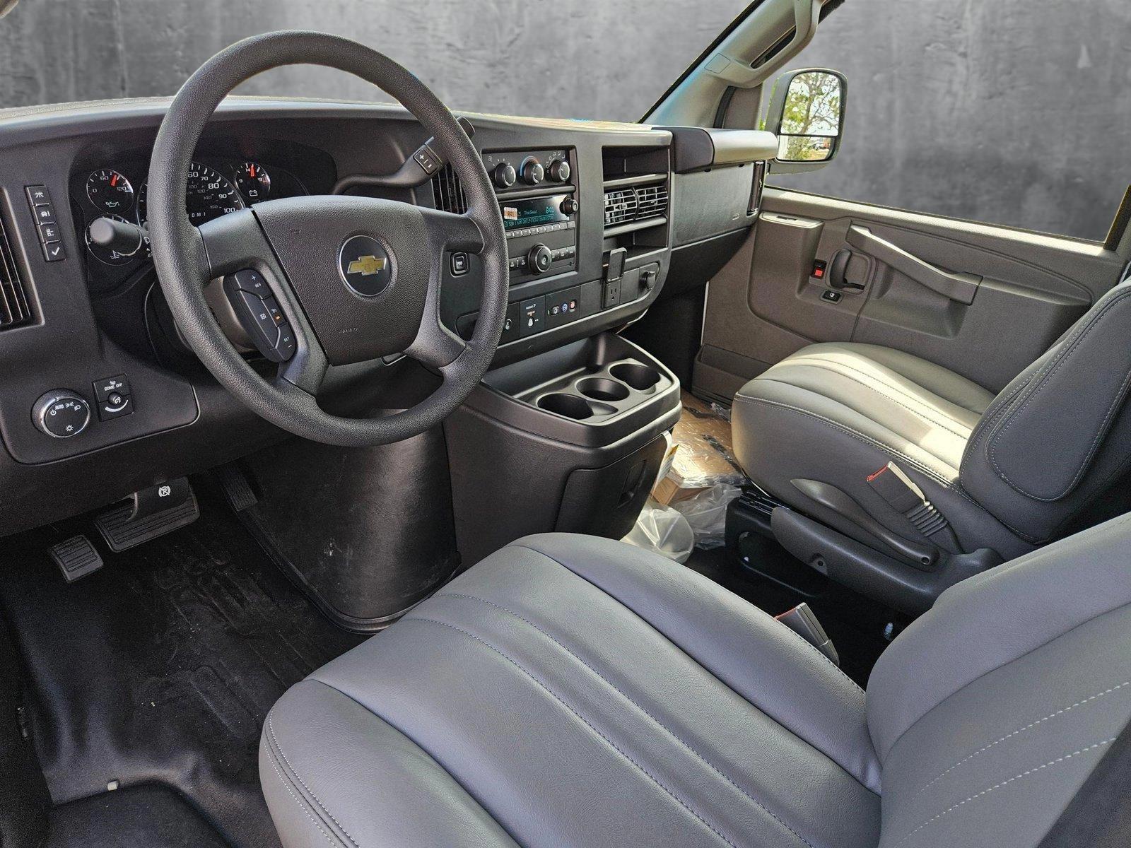 2025 Chevrolet Express Cargo 2500 Vehicle Photo in GREENACRES, FL 33463-3207