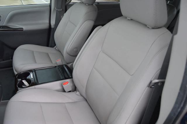 2020 Toyota Sienna Vehicle Photo in Houston, TX 77090