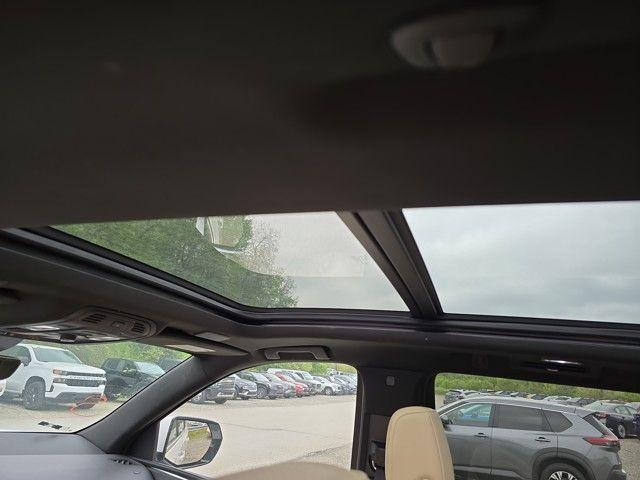 2023 Cadillac Escalade Vehicle Photo in Pleasant Hills, PA 15236
