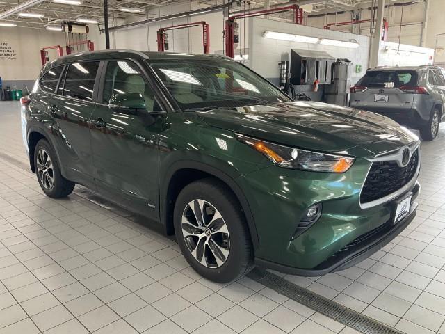 2025 Toyota Highlander Vehicle Photo in Oshkosh, WI 54904