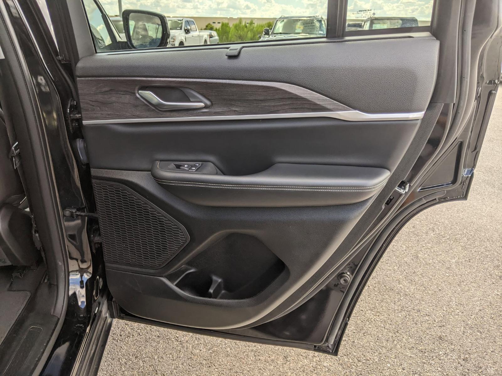 2023 Jeep Grand Cherokee Vehicle Photo in Seguin, TX 78155