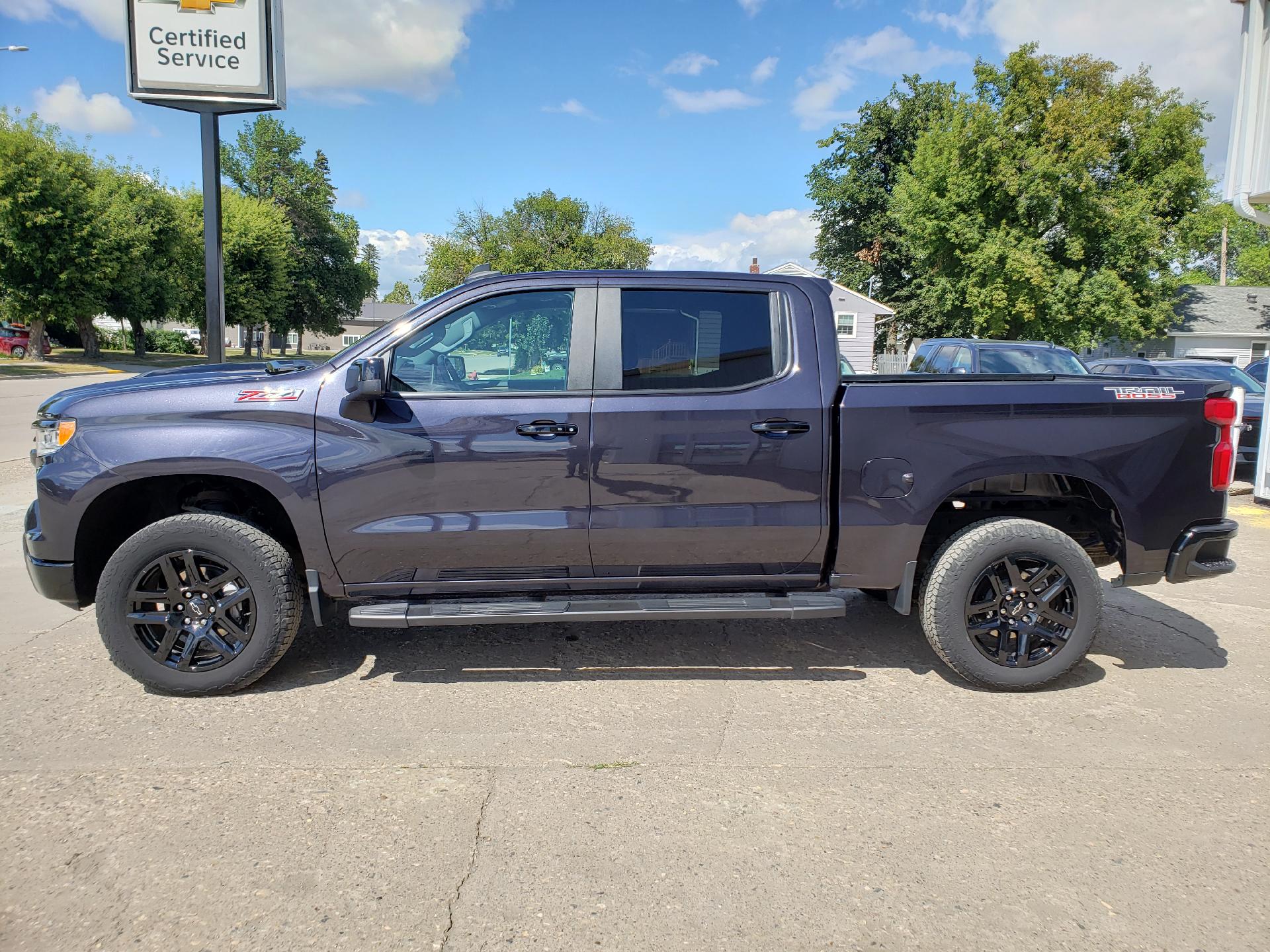 Used 2022 Chevrolet Silverado 1500 LT Trail Boss with VIN 3GCPDFEK1NG607611 for sale in Cavalier, ND