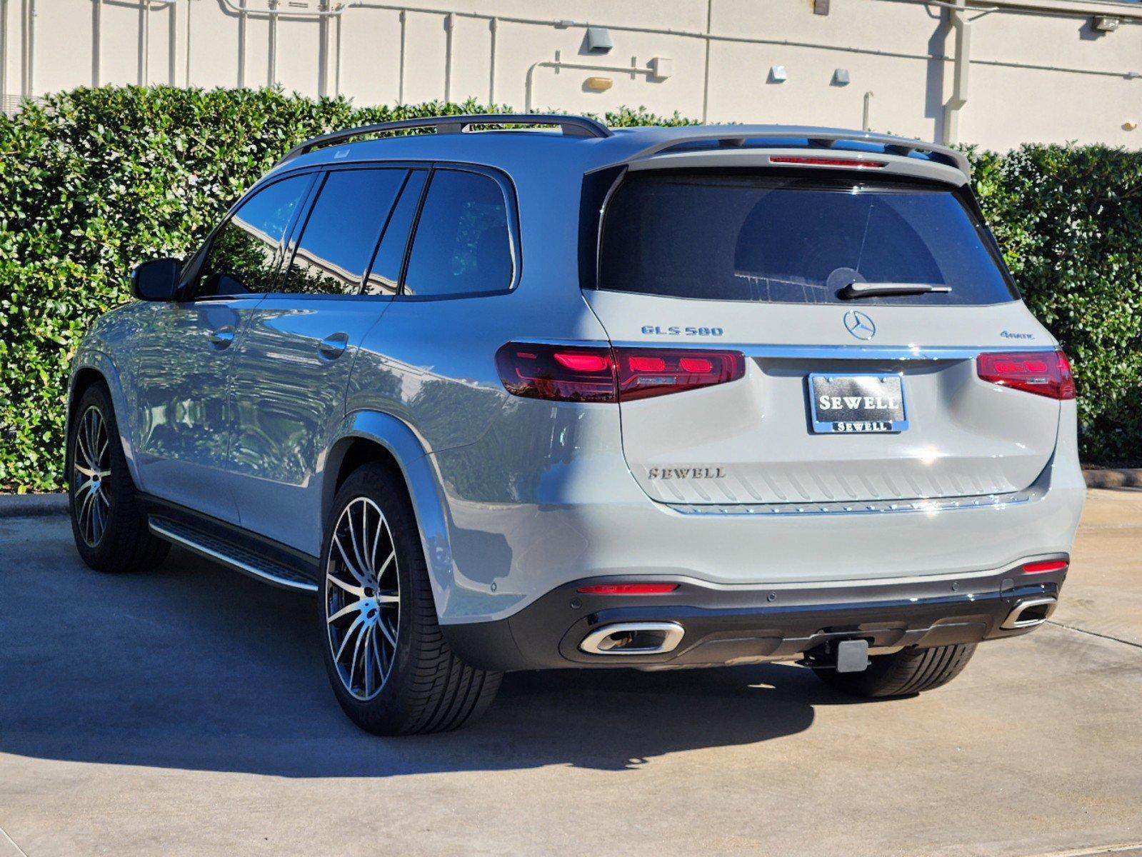 2025 Mercedes-Benz GLS Vehicle Photo in HOUSTON, TX 77079