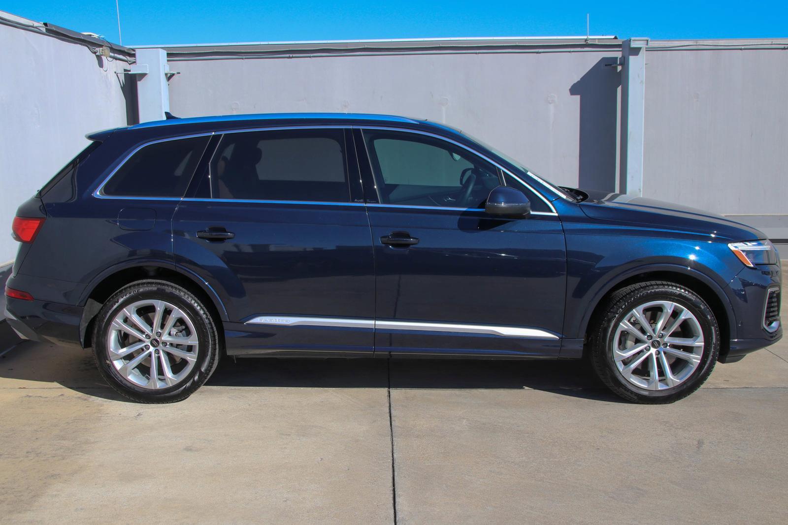 2025 Audi Q7 Vehicle Photo in SUGAR LAND, TX 77478