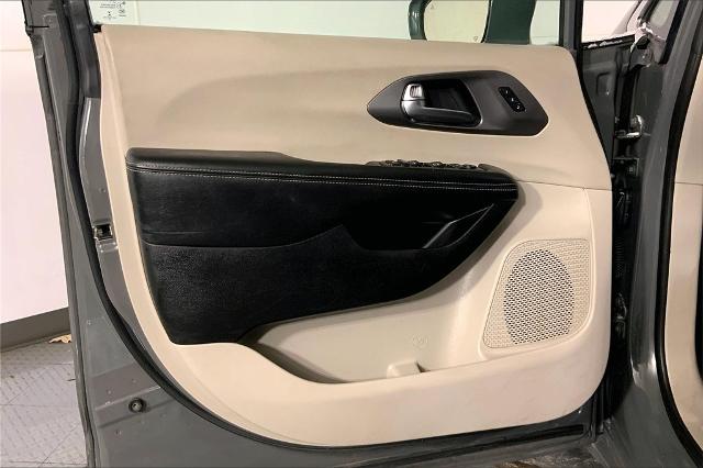 2022 Chrysler Pacifica Vehicle Photo in Lees Summit, MO 64086