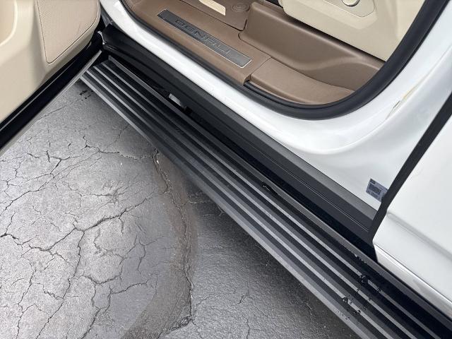 2025 GMC Yukon Vehicle Photo in MARION, NC 28752-6372