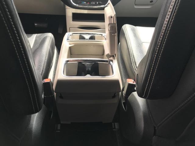 2015 Chrysler Town & Country Vehicle Photo in GREEN BAY, WI 54303-3330