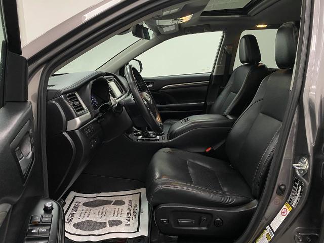 2017 Toyota Highlander Vehicle Photo in Appleton, WI 54913