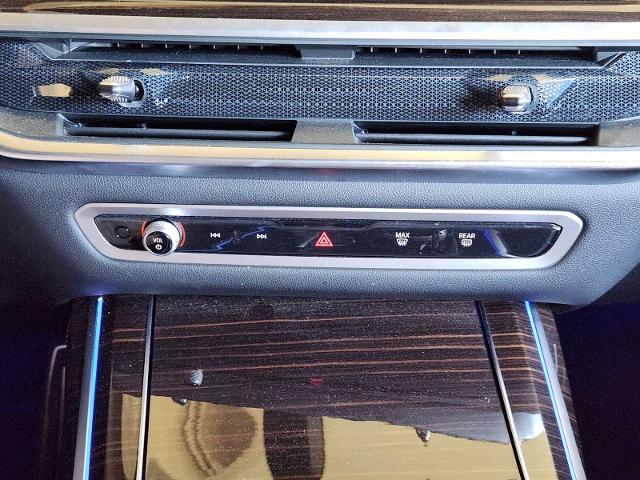 2024 BMW X7 xDrive40i Vehicle Photo in PLANO, TX 75024
