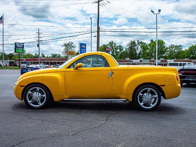 2004 Chevrolet SSR Vehicle Photo in MADISON, IN 47250-1611