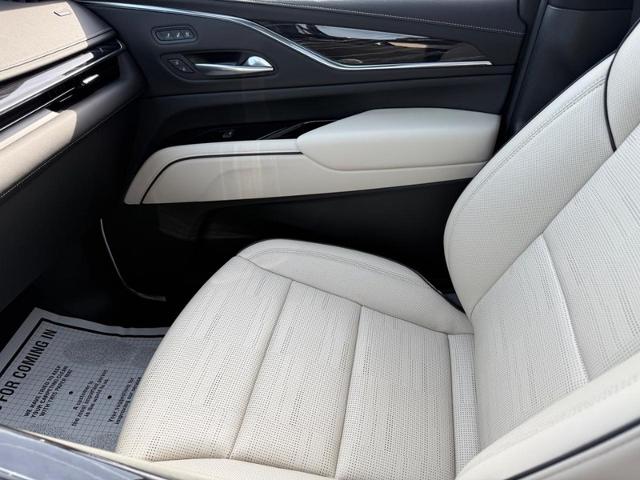 2023 Cadillac Escalade ESV Vehicle Photo in COLUMBIA, MO 65203-3903