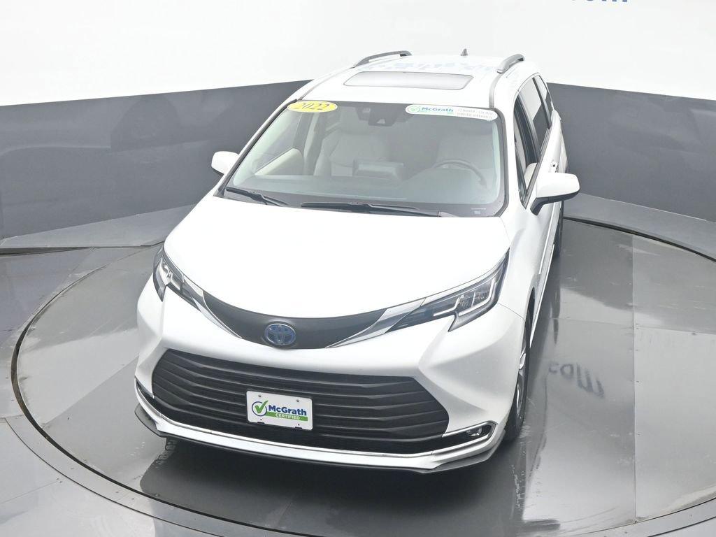 2022 Toyota Sienna Vehicle Photo in Cedar Rapids, IA 52402