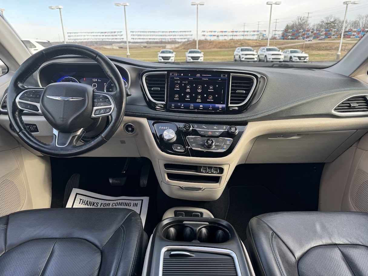 2021 Chrysler Pacifica Vehicle Photo in BOONVILLE, IN 47601-9633