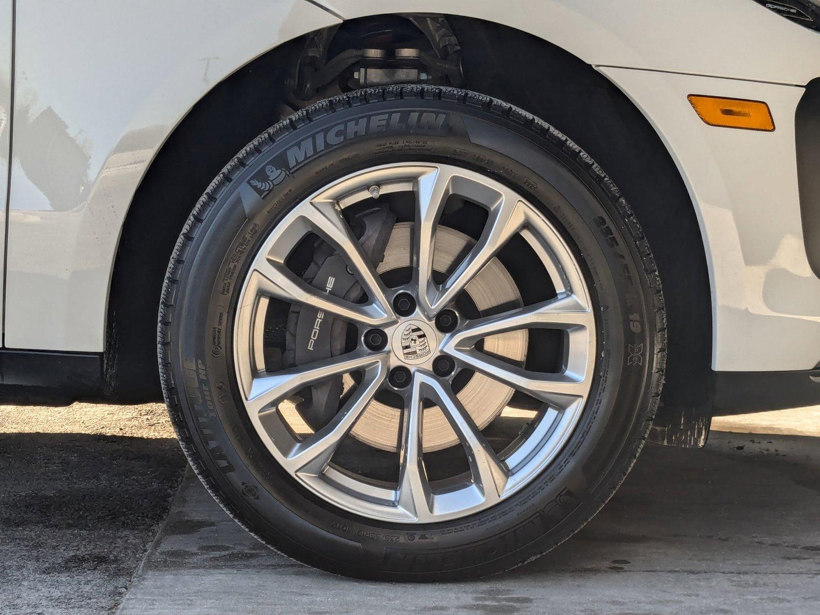 2024 Porsche Macan Vehicle Photo in Towson, MD 21204