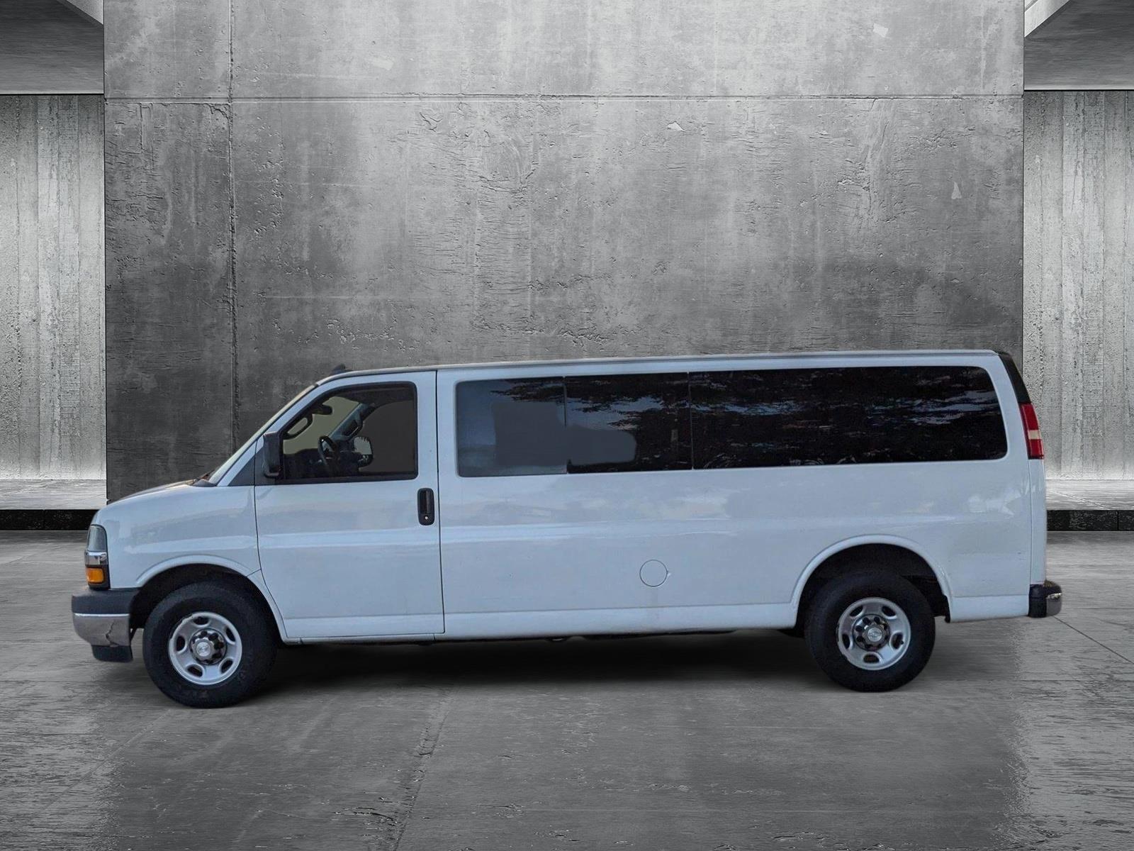 2019 Chevrolet Express Passenger Vehicle Photo in PEMBROKE PINES, FL 33024-6534