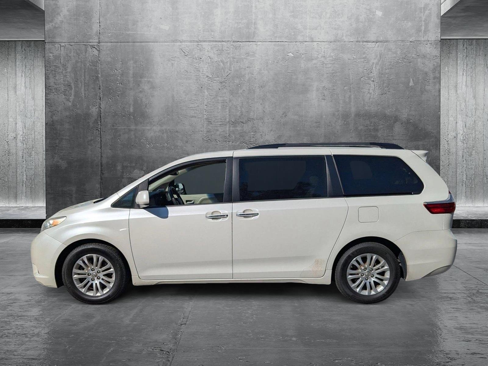 2017 Toyota Sienna Vehicle Photo in Panama City, FL 32401