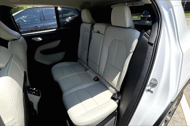 2025 Volvo XC40 Vehicle Photo in Houston, TX 77007