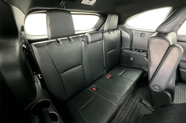 2024 Toyota Highlander Vehicle Photo in Grapevine, TX 76051