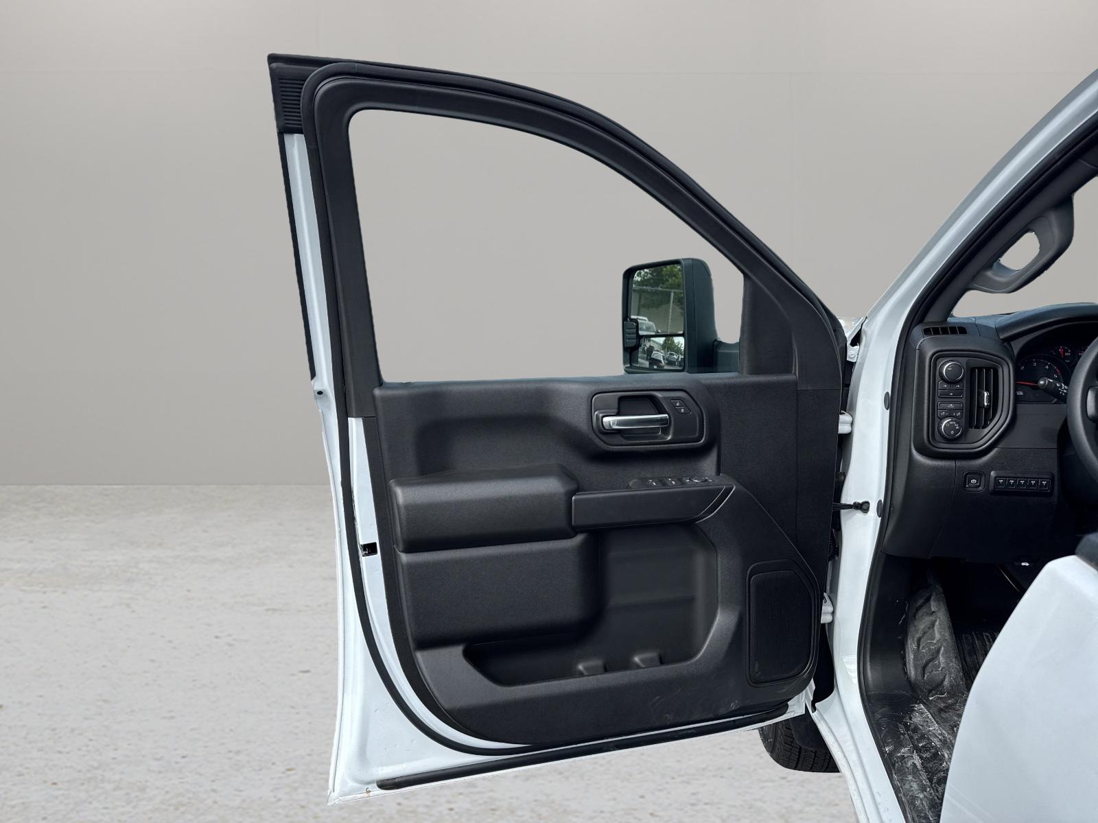 2025 Chevrolet Silverado 3500 HD Chassis Cab Vehicle Photo in GEORGETOWN, TX 78626-7508