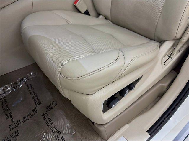 2015 Cadillac Escalade Vehicle Photo in PUYALLUP, WA 98371-4149