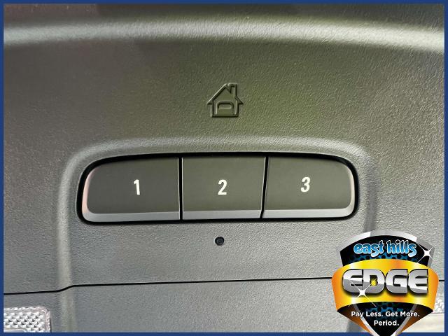 2022 Chevrolet Traverse Vehicle Photo in Roslyn, NY 11576