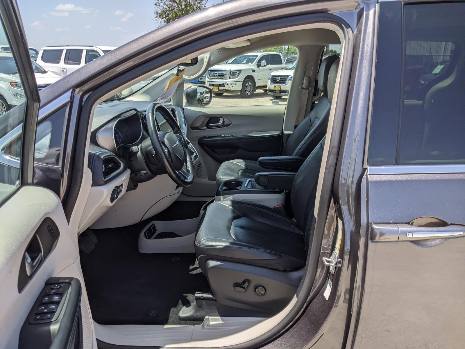 2021 Chrysler Pacifica Vehicle Photo in Seguin, TX 78155