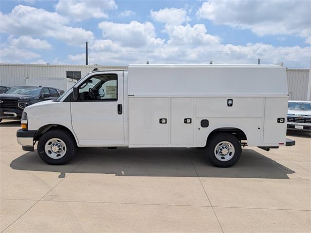 2024 Chevrolet Express Commercial Cutaway Vehicle Photo in ENGLEWOOD, CO 80113-6708