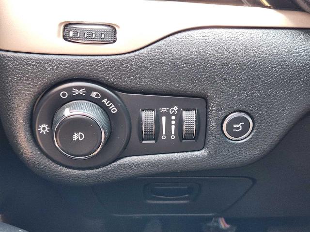 2015 Jeep Cherokee Vehicle Photo in DENTON, TX 76210-9321