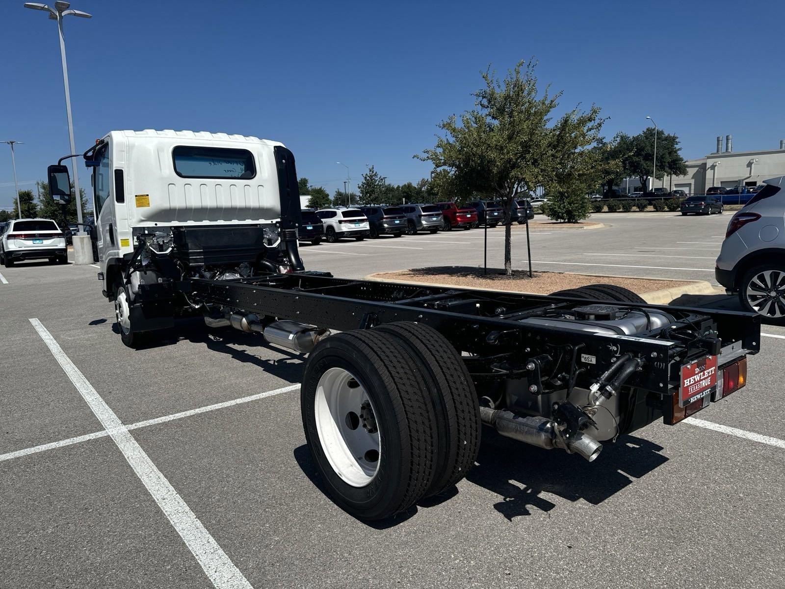 2025 Chevrolet Low Cab Forward 5500 XG Vehicle Photo in GEORGETOWN, TX 78626-7508