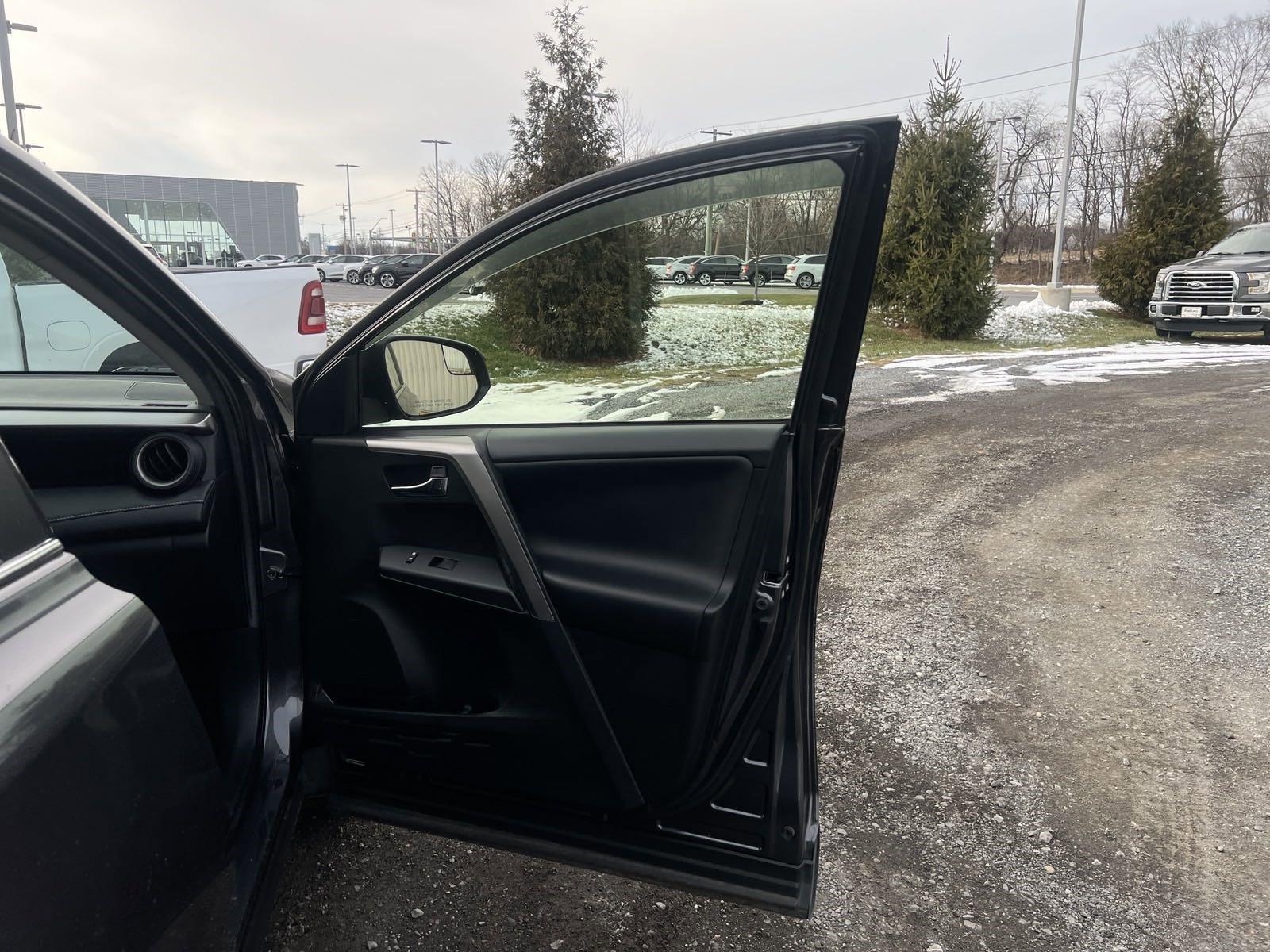 2017 Toyota RAV4 Vehicle Photo in Mechanicsburg, PA 17050-1707