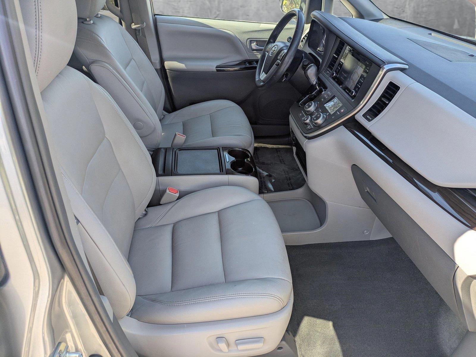 2018 Toyota Sienna Vehicle Photo in Sarasota, FL 34231