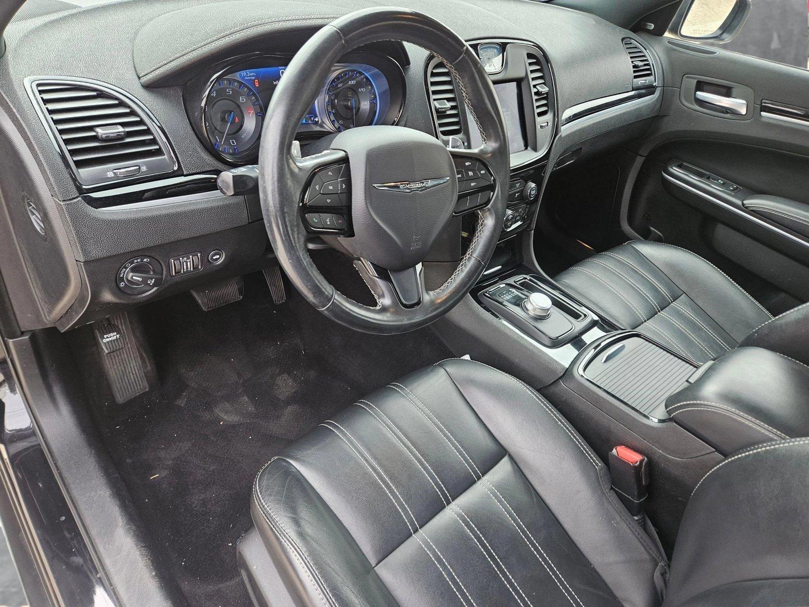 2019 Chrysler 300 Vehicle Photo in NORTH RICHLAND HILLS, TX 76180-7199