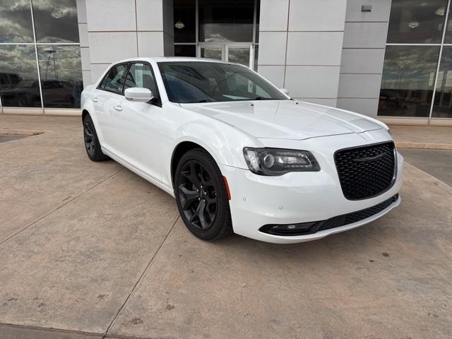 2022 Chrysler 300 Vehicle Photo in Winslow, AZ 86047-2439