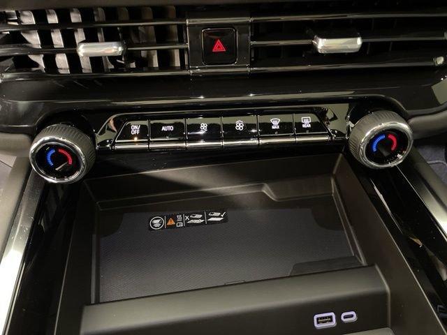 2025 Chevrolet Tahoe Vehicle Photo in PHOENIX, AZ 85014-3381