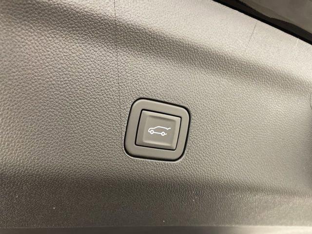 2025 Chevrolet Suburban Vehicle Photo in PHOENIX, AZ 85014-3381