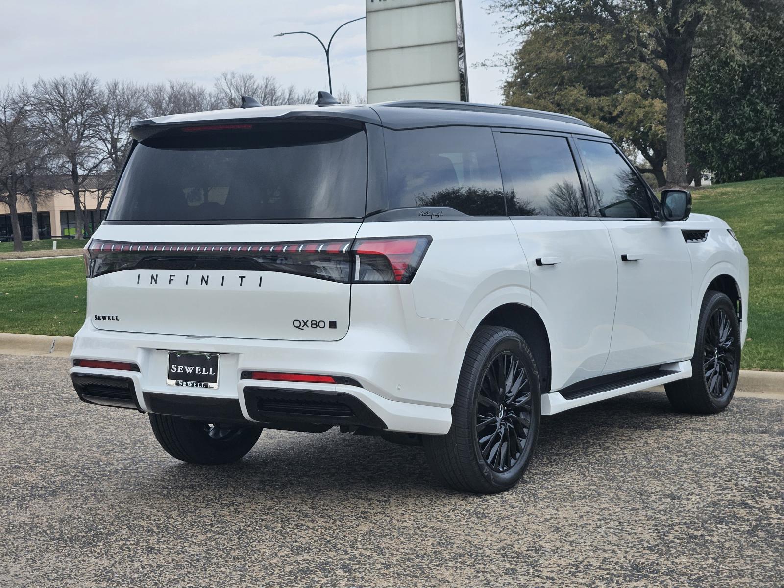 2025 INFINITI QX80 Vehicle Photo in Fort Worth, TX 76132