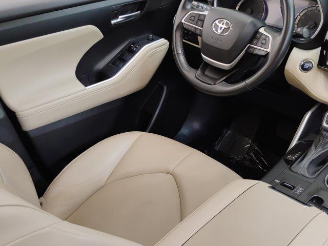 2023 Toyota Highlander Vehicle Photo in PINEVILLE, NC 28134-8495