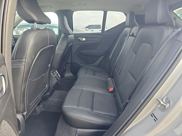 2025 Volvo XC40 Vehicle Photo in Houston, TX 77007