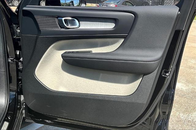 2025 Volvo XC40 Vehicle Photo in Houston, TX 77007