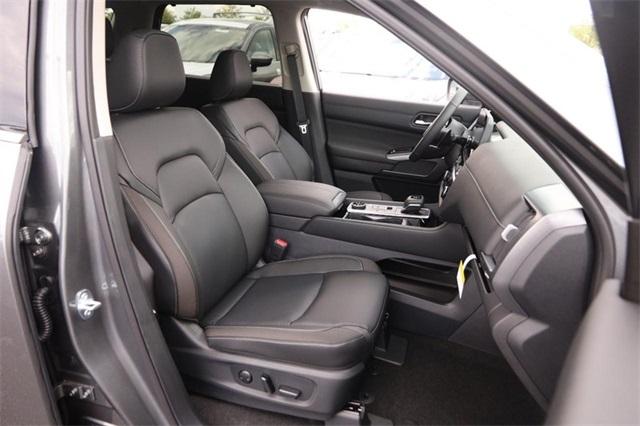 2025 Nissan Pathfinder Vehicle Photo in Hazelwood, MO 63042