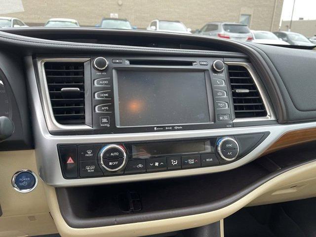 2018 Toyota Highlander Vehicle Photo in Philadelphia, PA 19116