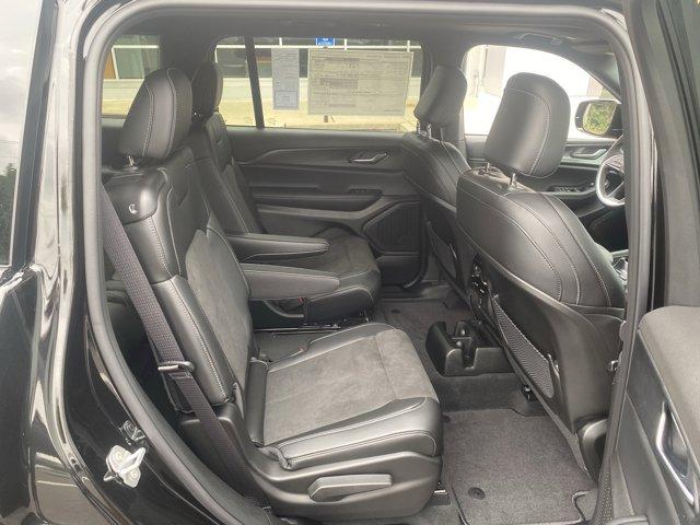 2025 Jeep Grand Cherokee L Vehicle Photo in Doylsetown, PA 18901